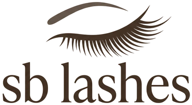 Logo SB Lashes : un œil fermé aux longs cils sous un sourcil, et le nom sb lashes